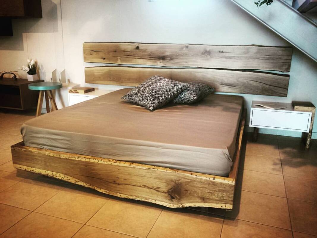 Μοντέρνο κρεβάτι απο μασίφ ξύλο